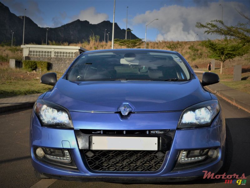 2012' Renault Megane photo #1