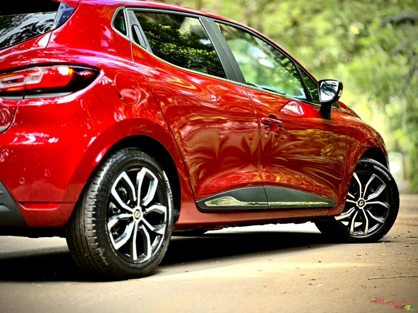 2019' Renault Clio photo #2