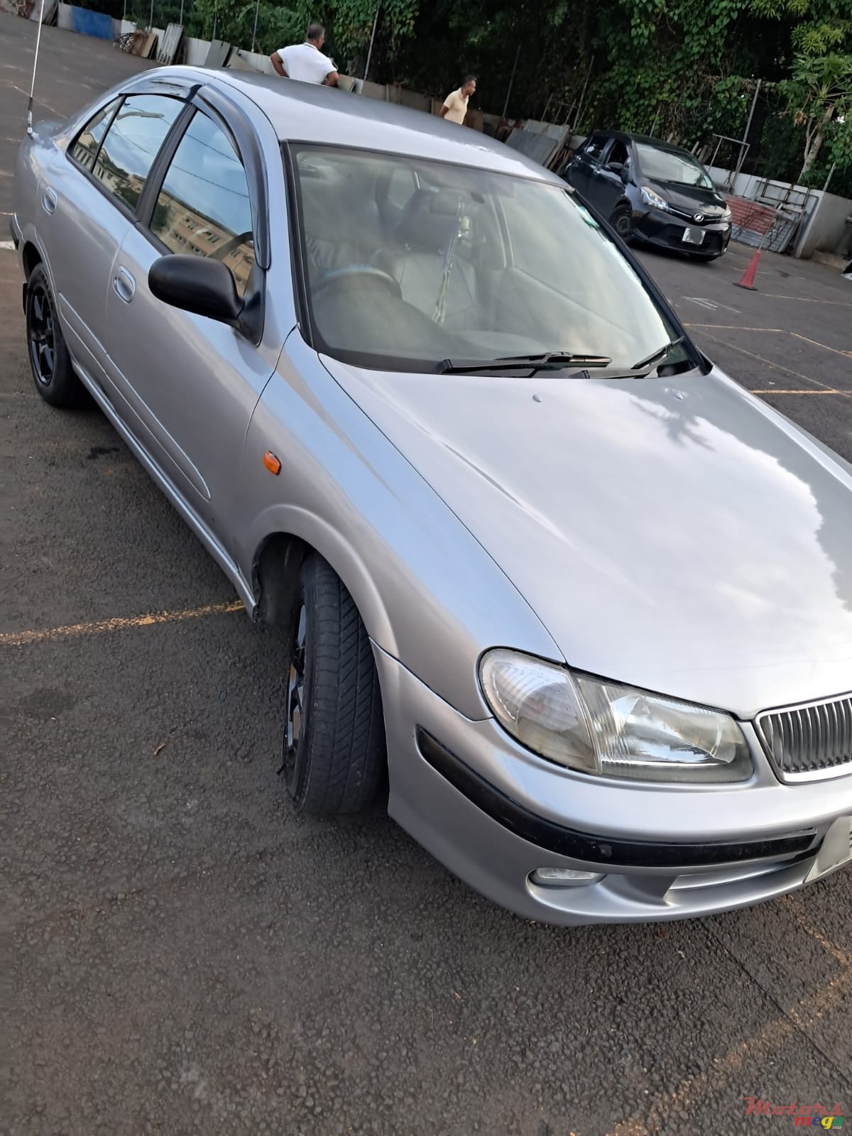 2001' Nissan Sunny photo #2