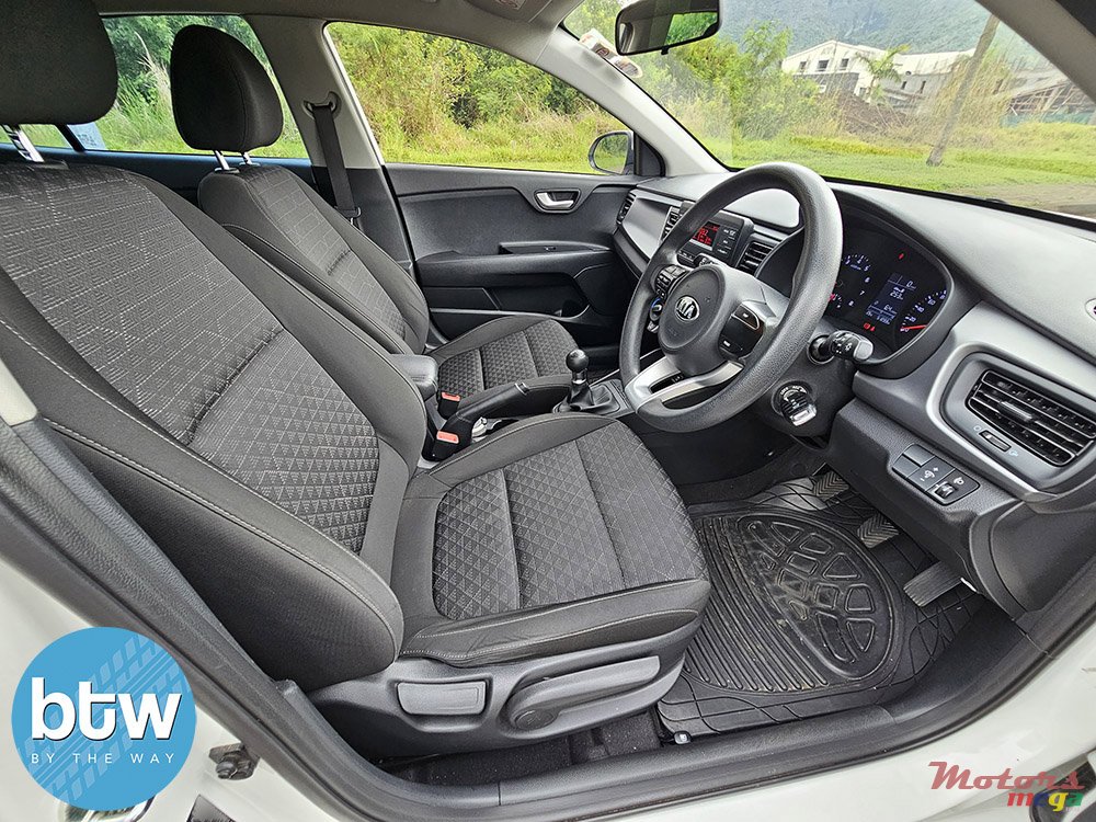 2019' Kia Rio photo #5