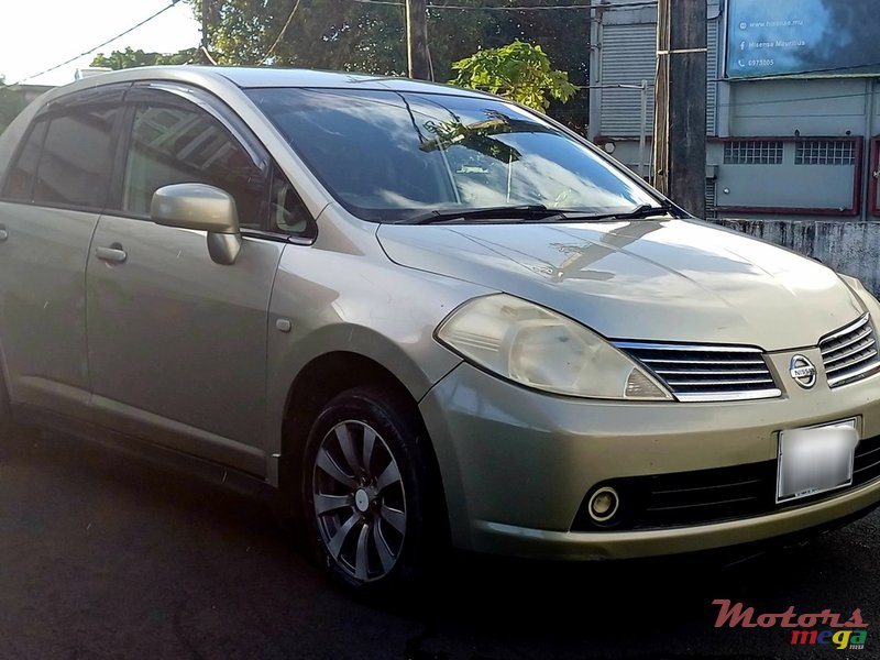 2006' Nissan Tiida Latio photo #1