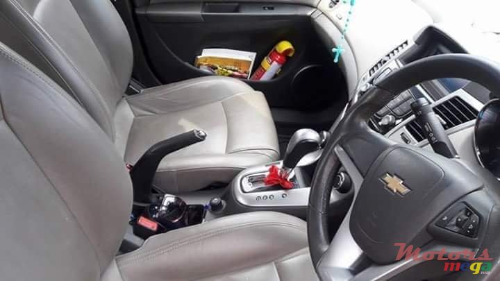 2010' Chevrolet Cruze photo #3