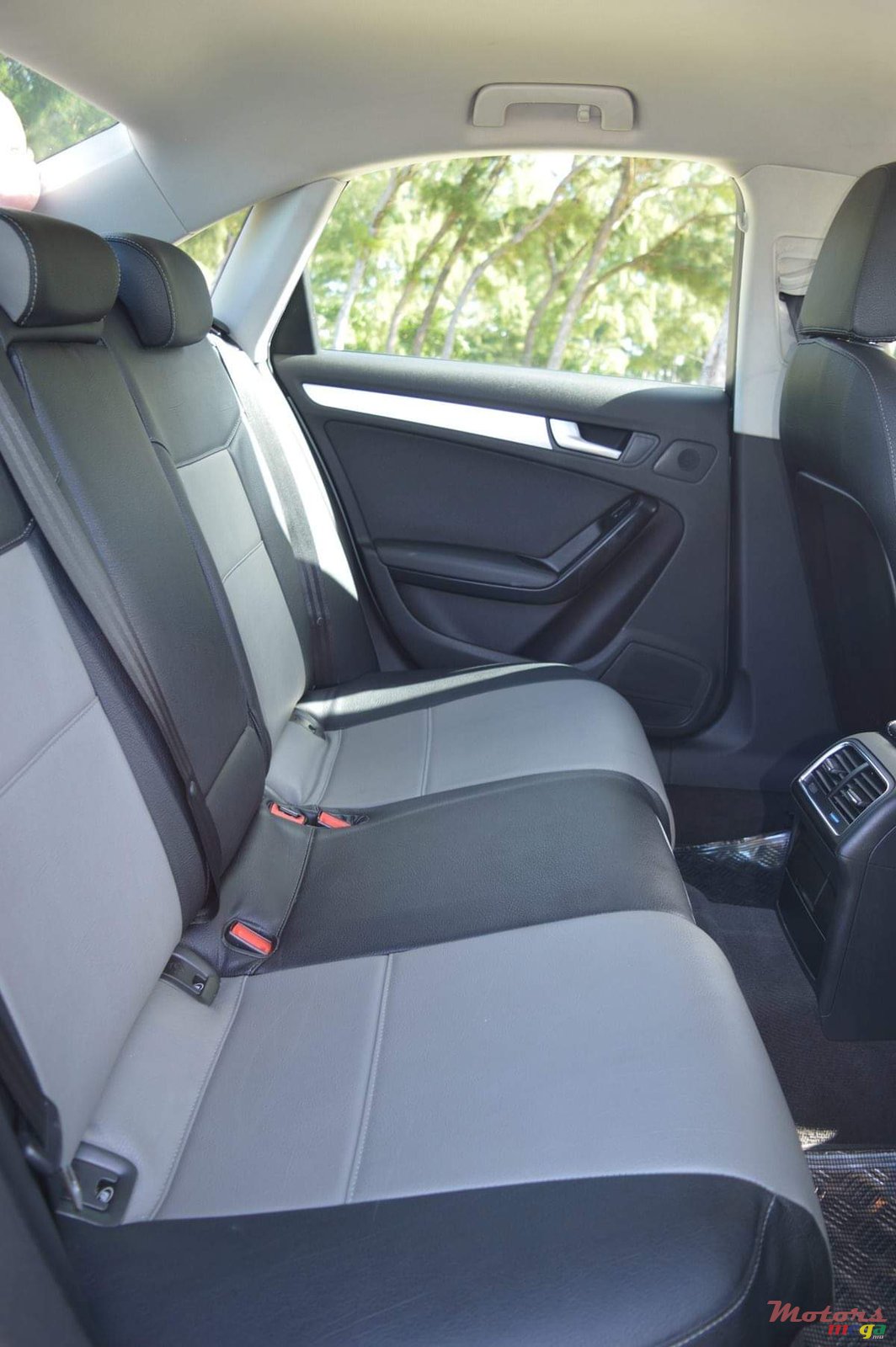 2009' Audi A4 TDI 2.0 photo #5