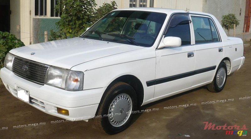 1996' Toyota Crown photo #1