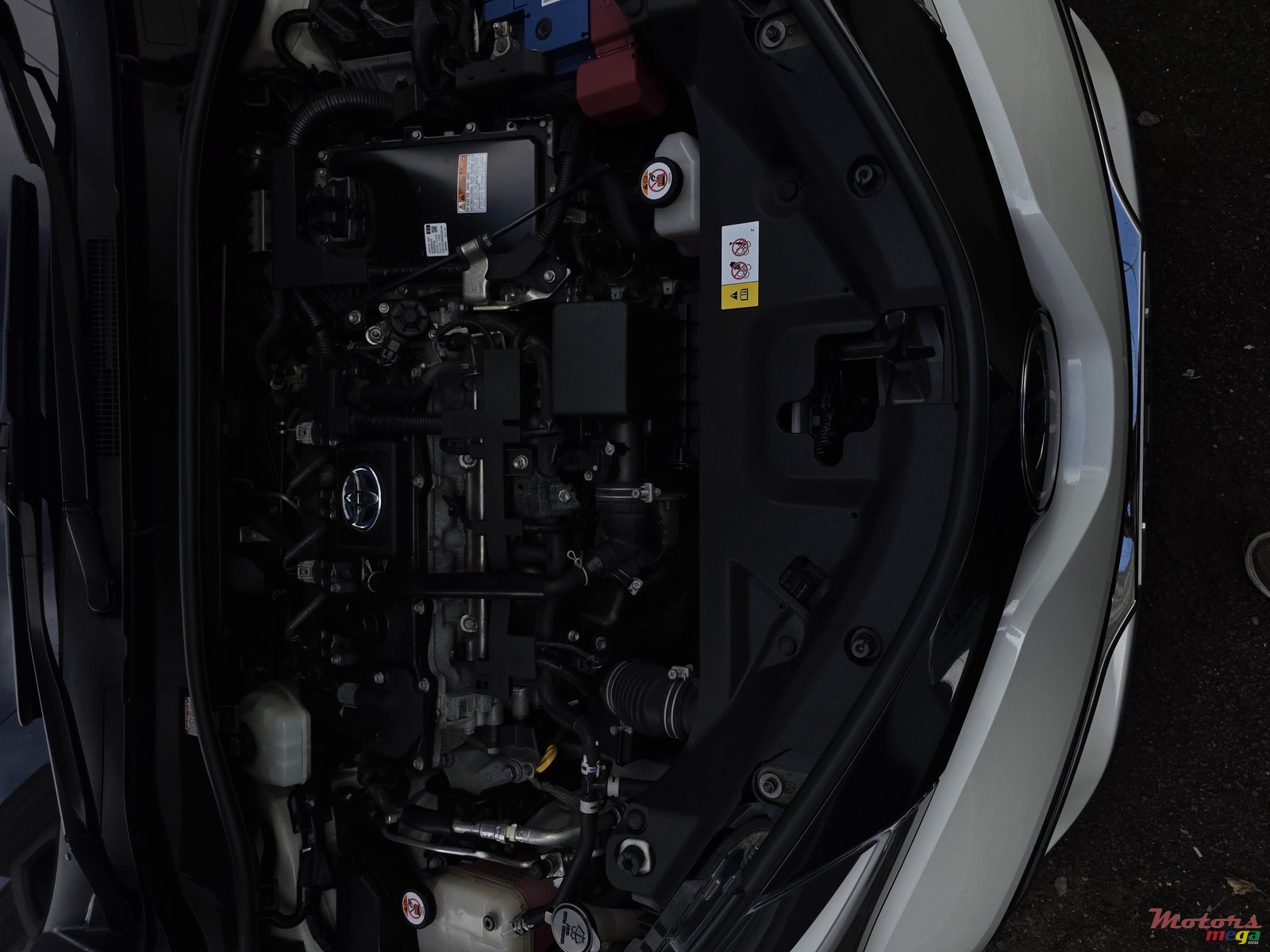 2020' Toyota C-HR GR sport s photo #3