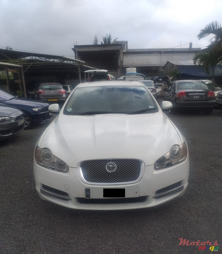 2010' Jaguar XF photo #2