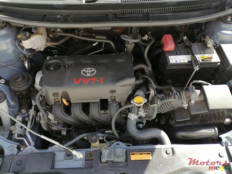 2016' Toyota Yaris photo #5