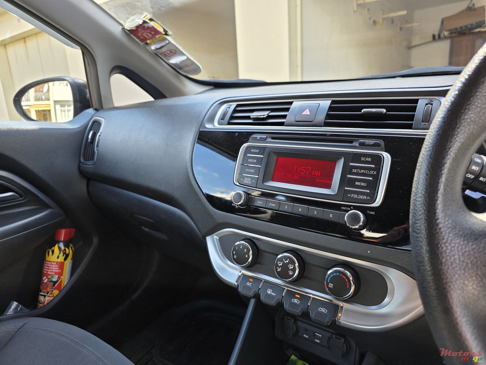 2015' Kia Rio photo #3