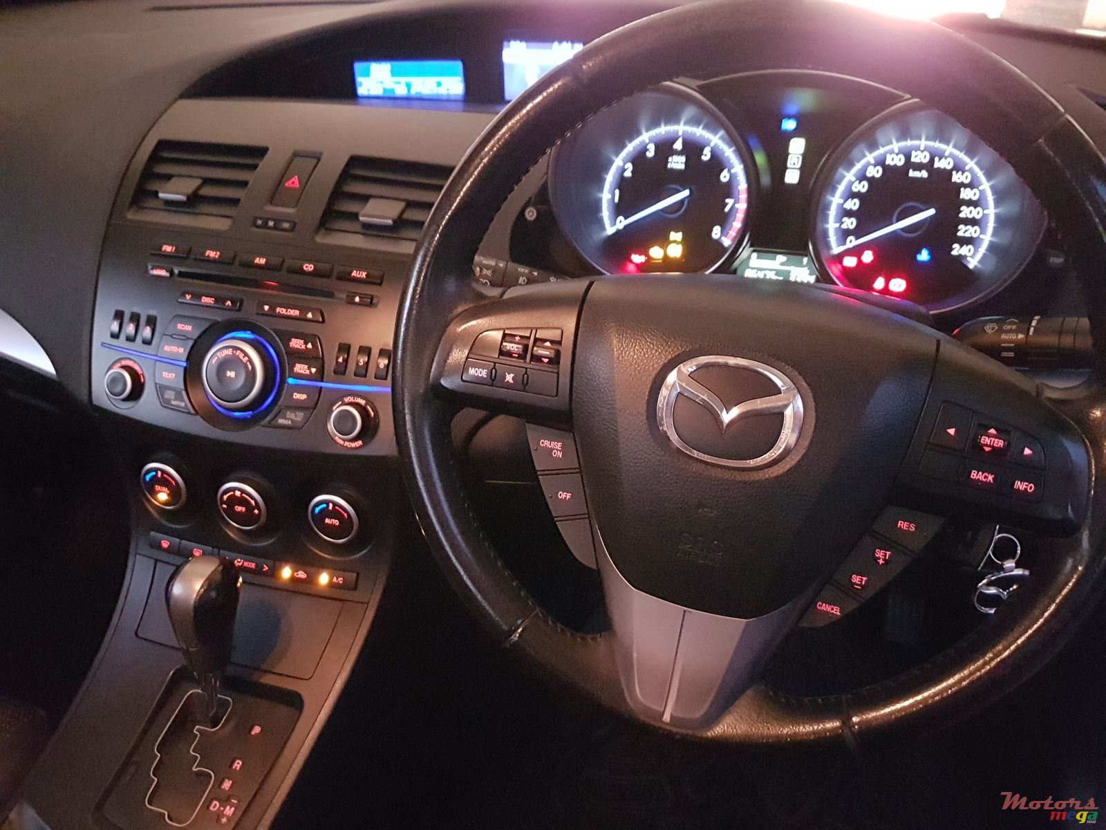 2012' Mazda 3 Saloon photo #7