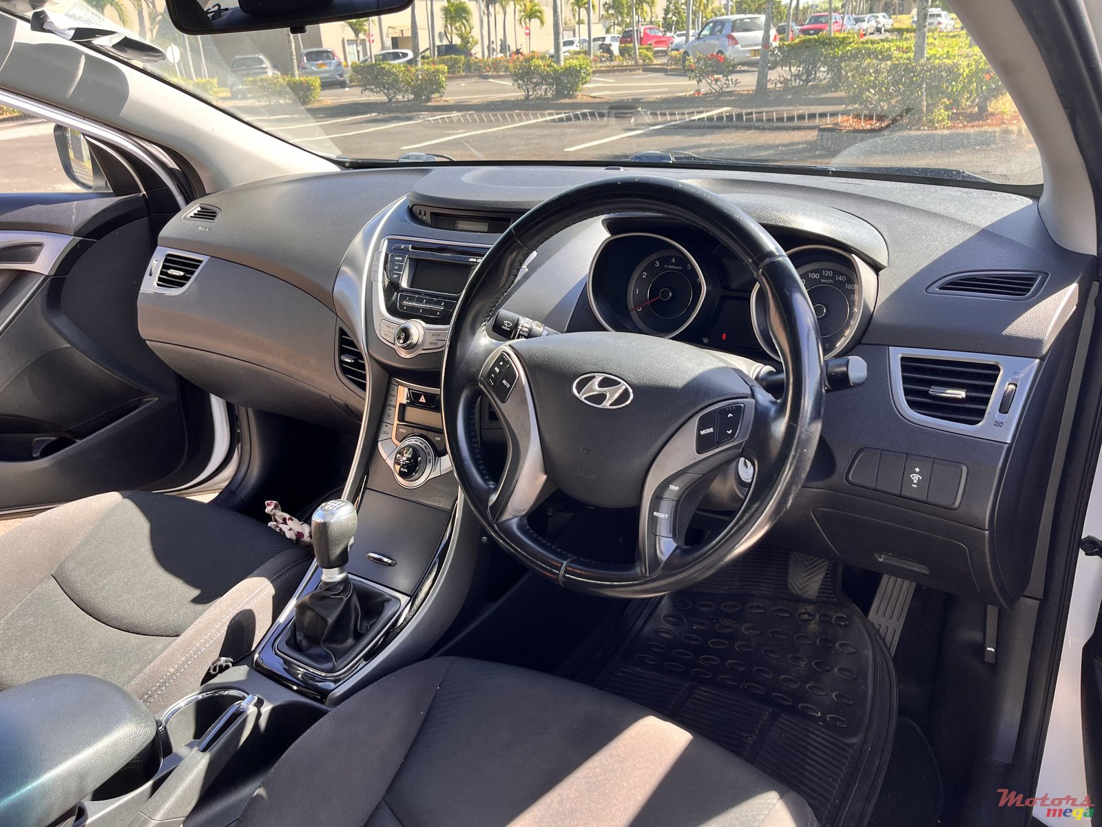 2012' Hyundai Elantra photo #4