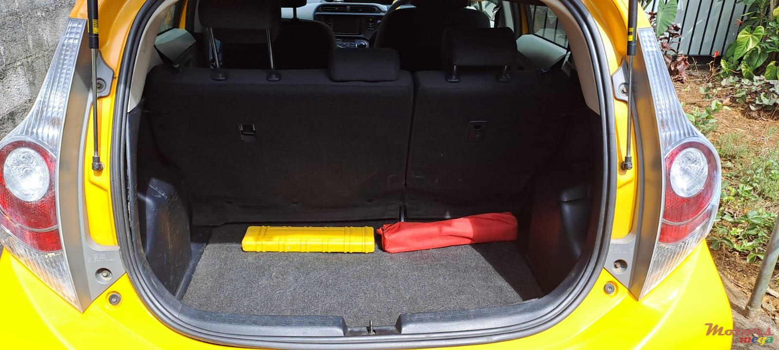 2013' Toyota Aqua photo #5