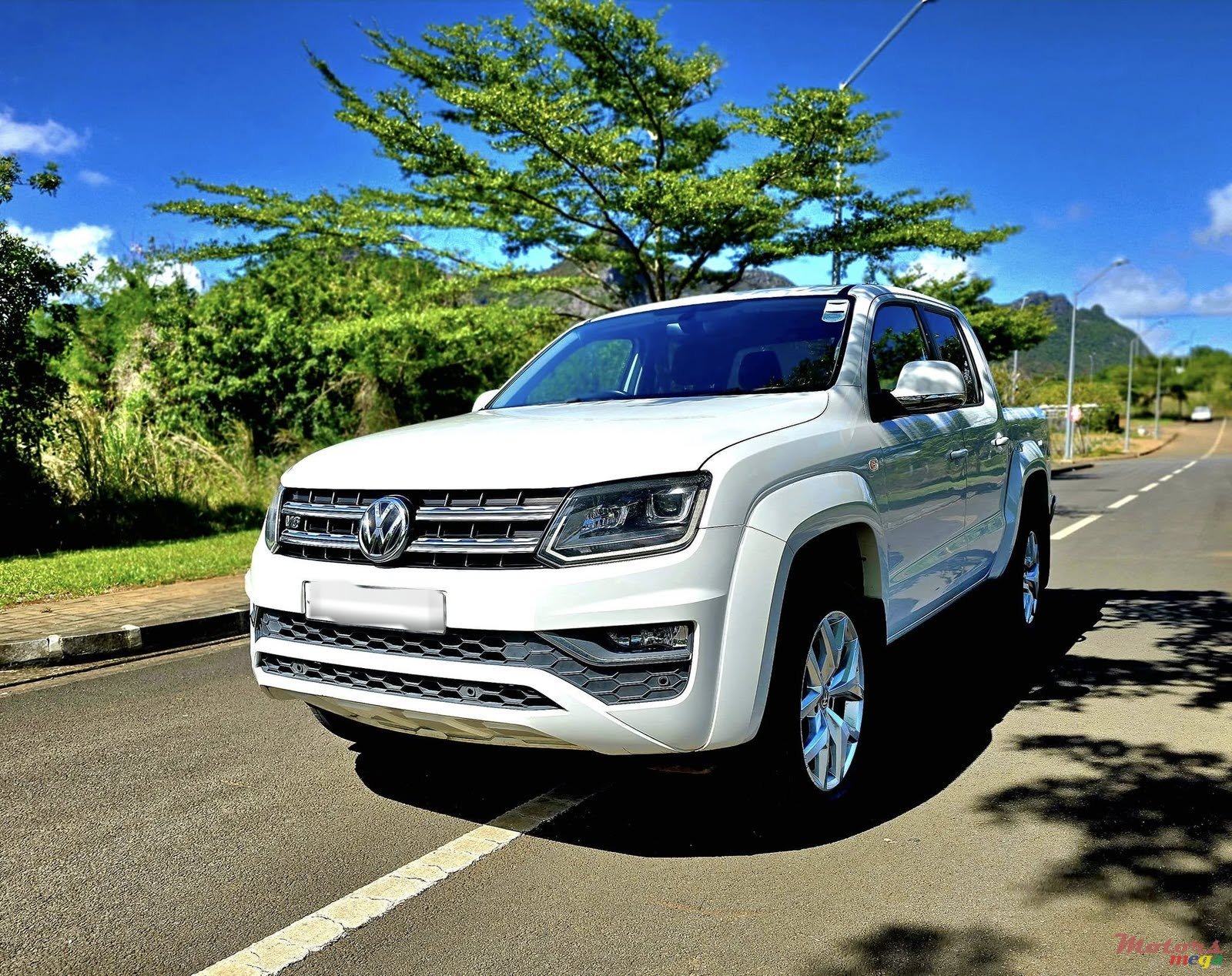 2018' Volkswagen Amarok photo #2