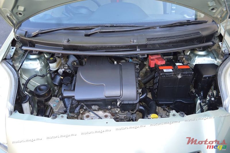 2006' Toyota Yaris vitz photo #5