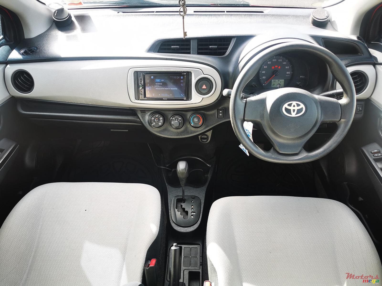 2012' Toyota Vitz 1.0 photo #4