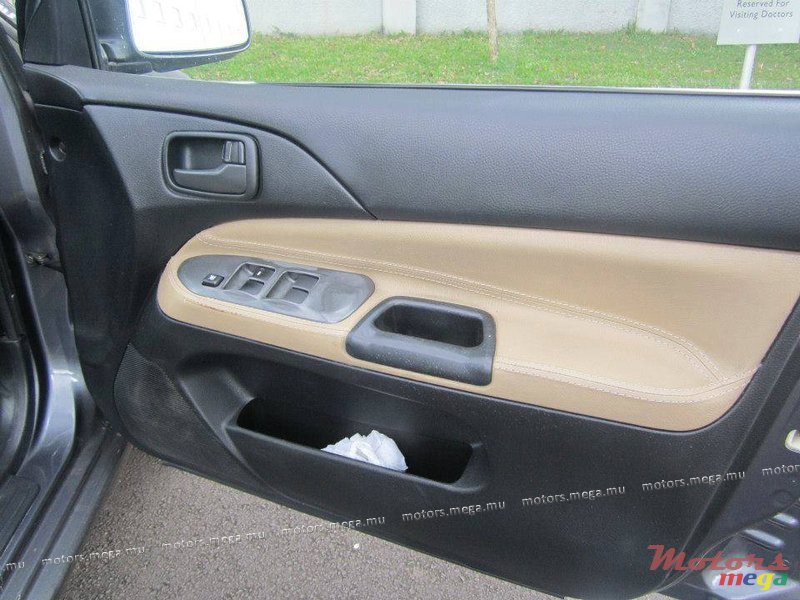 2007' Nissan Sunny photo #5