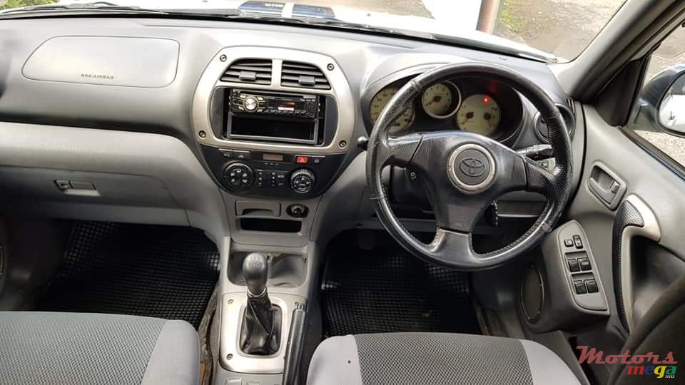 2001' Toyota RAV4 photo #5