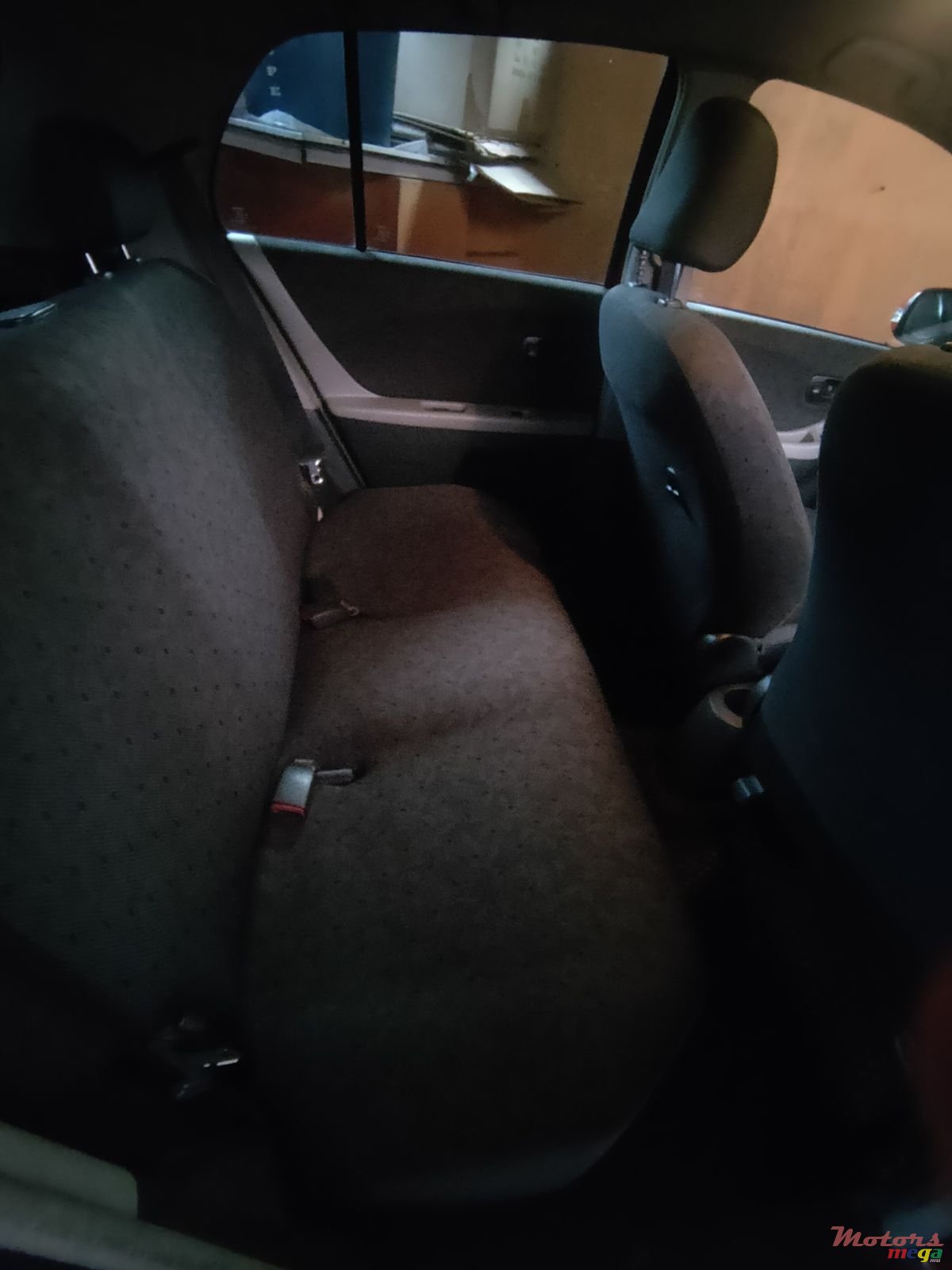 2011' Toyota Vitz photo #3