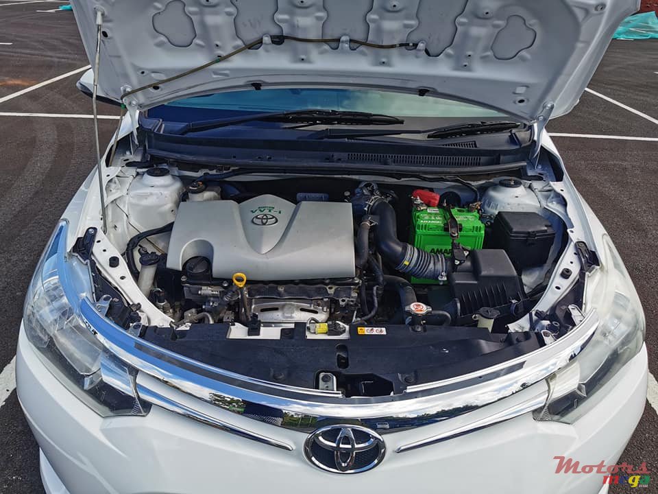 2016' Toyota Yaris photo #7