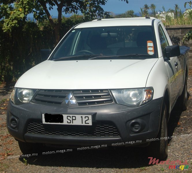 2012' Mitsubishi photo #2