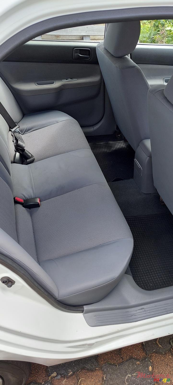 2010' Mitsubishi Lancer photo #1