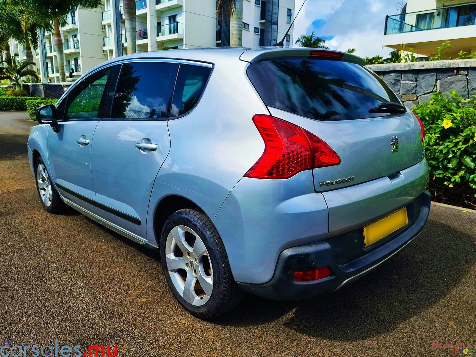 2011' Peugeot 3008 1.6 VTI photo #3