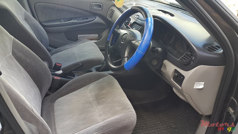 2000' Nissan Sunny photo #1