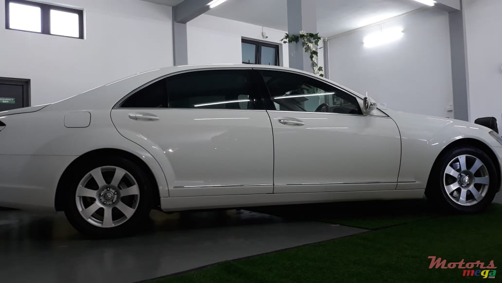 2009' Mercedes-Benz S 320 photo #4