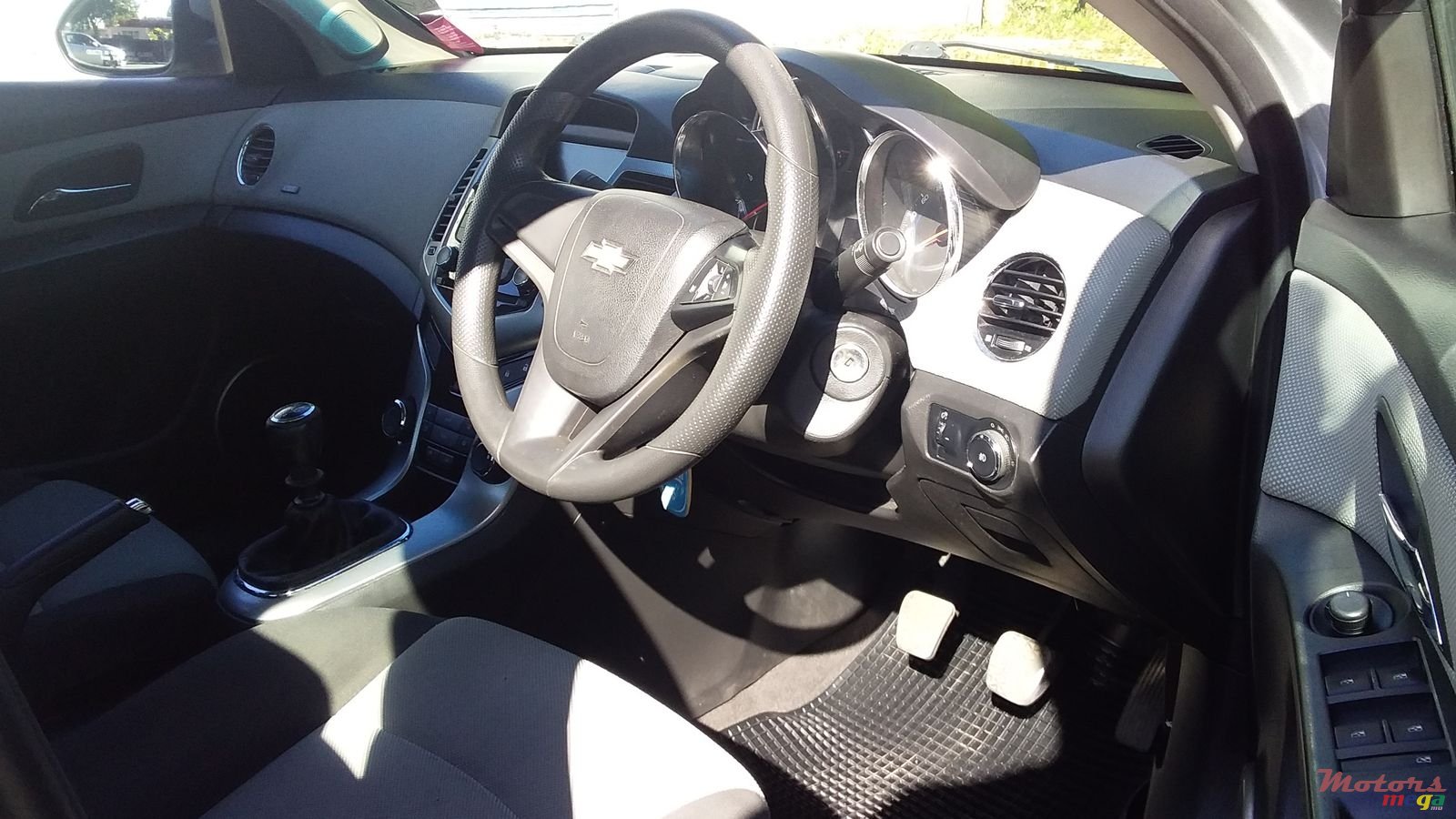 2012' Chevrolet Cruze photo #3