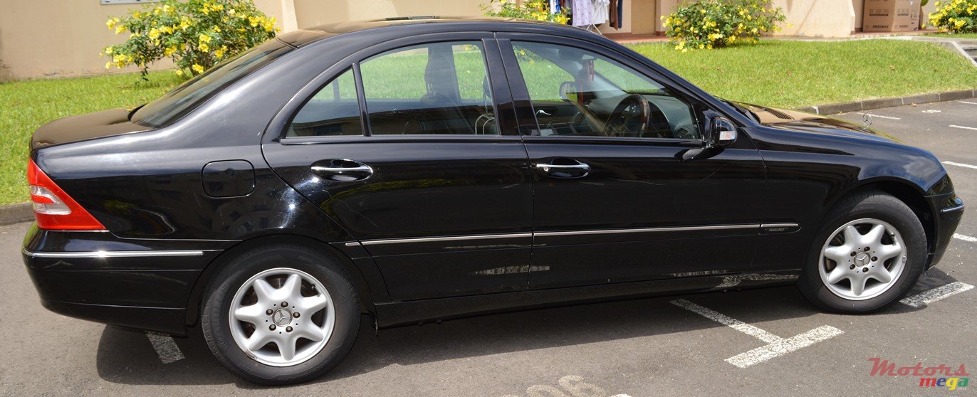 2002' Mercedes-Benz C-Class photo #3