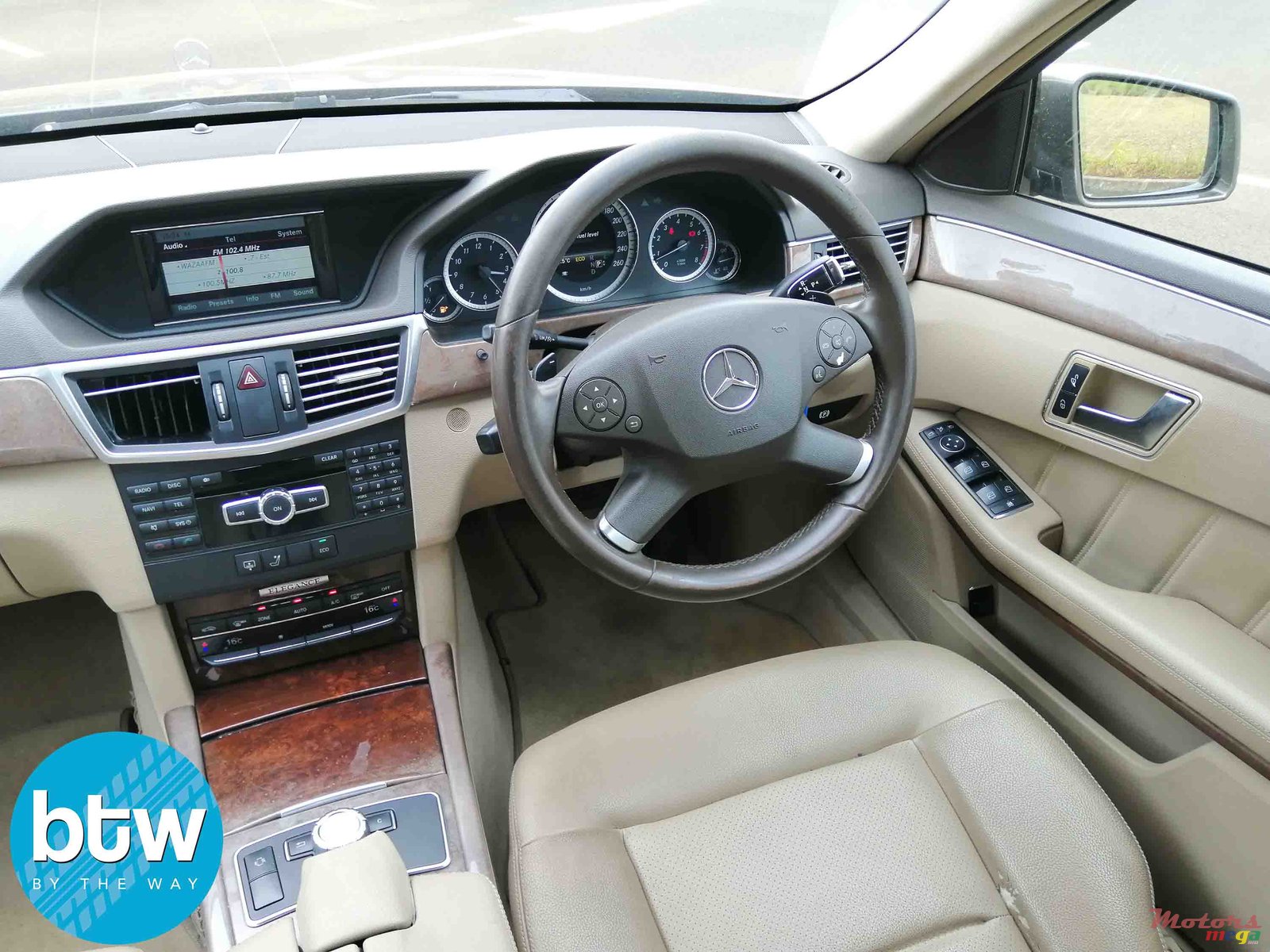 2013' Mercedes-Benz E-Class 200 photo #5