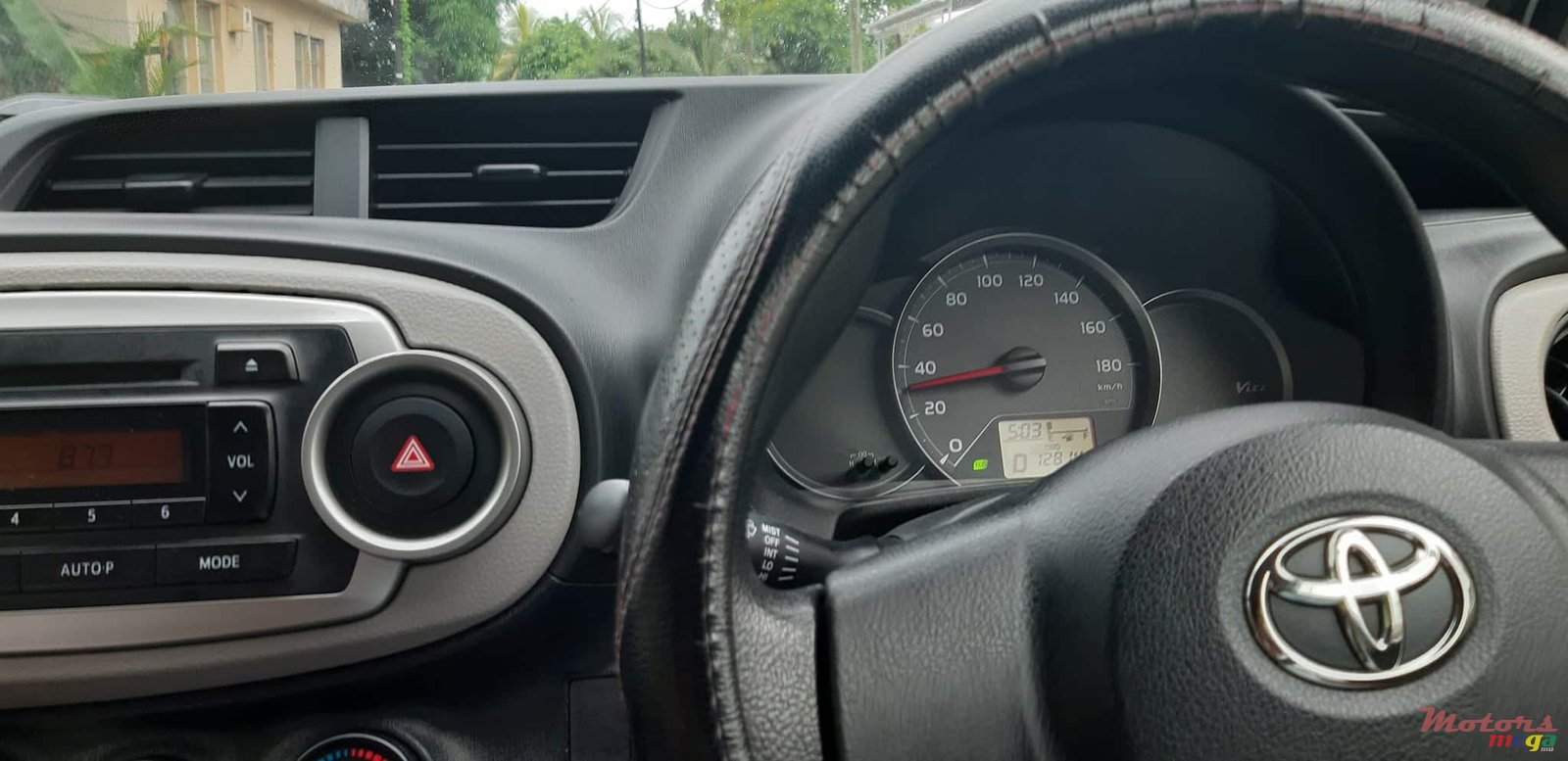 2013' Toyota Vitz photo #4