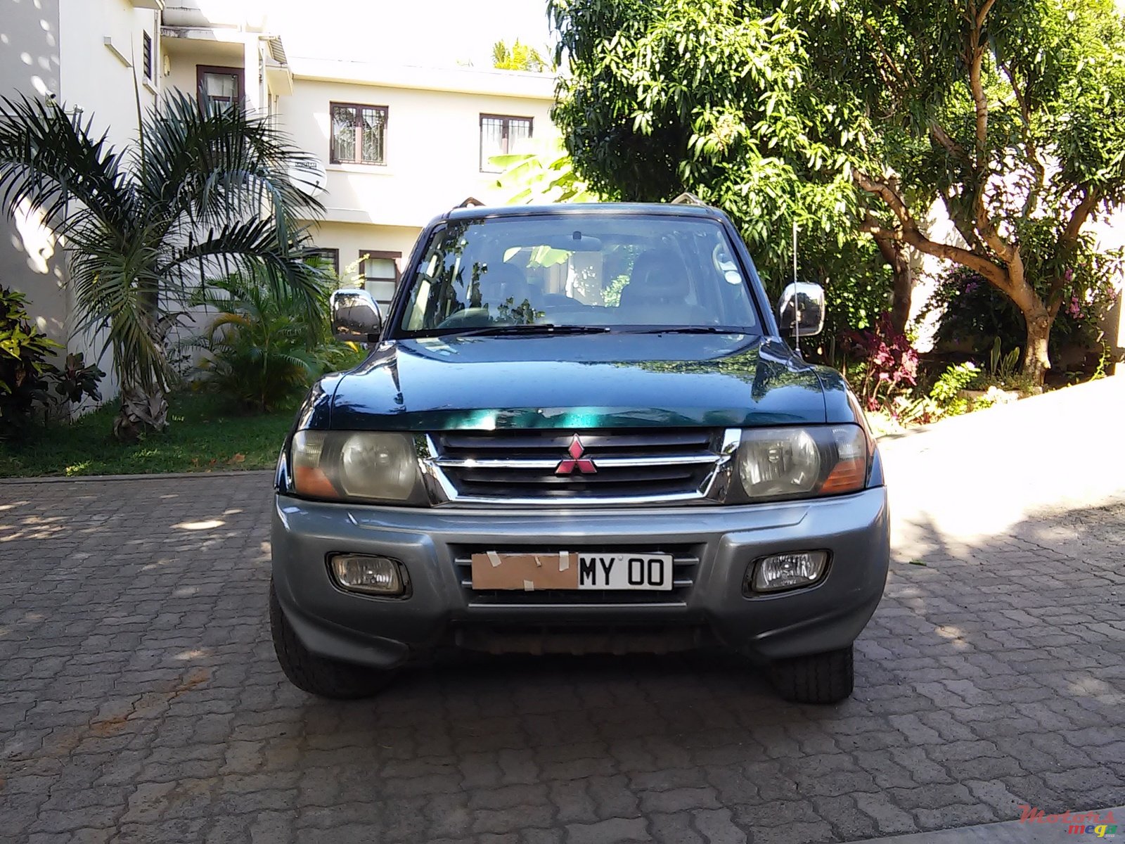 2000' Mitsubishi Pajero photo #1