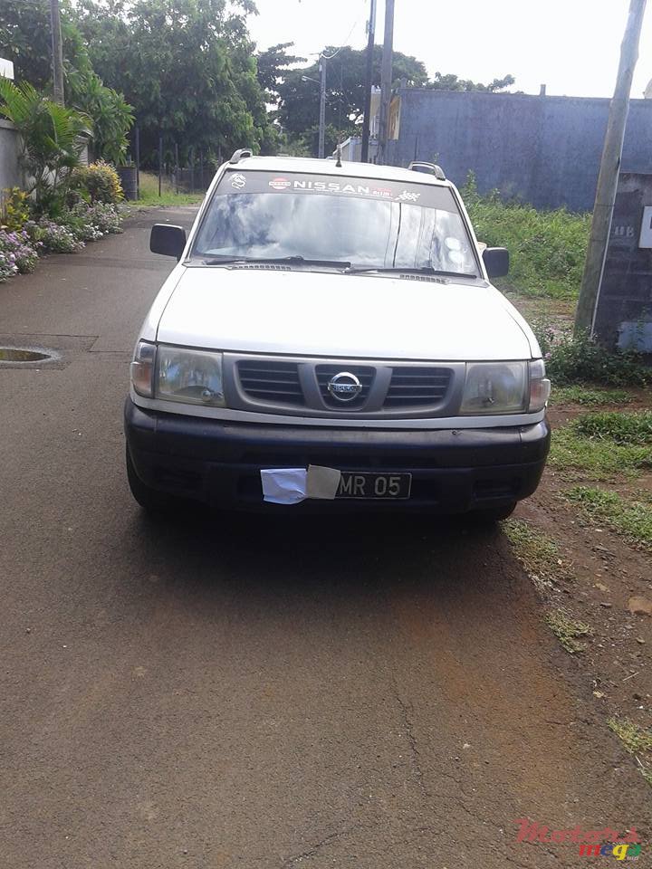 2005' Nissan Hardbody photo #1