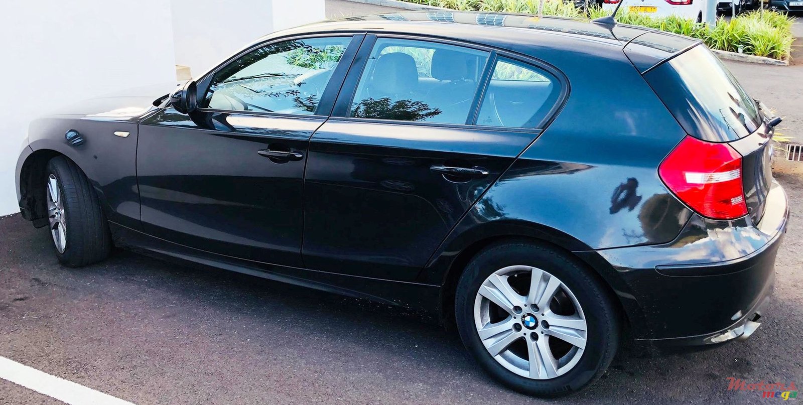 2011' BMW 1 Series photo #3