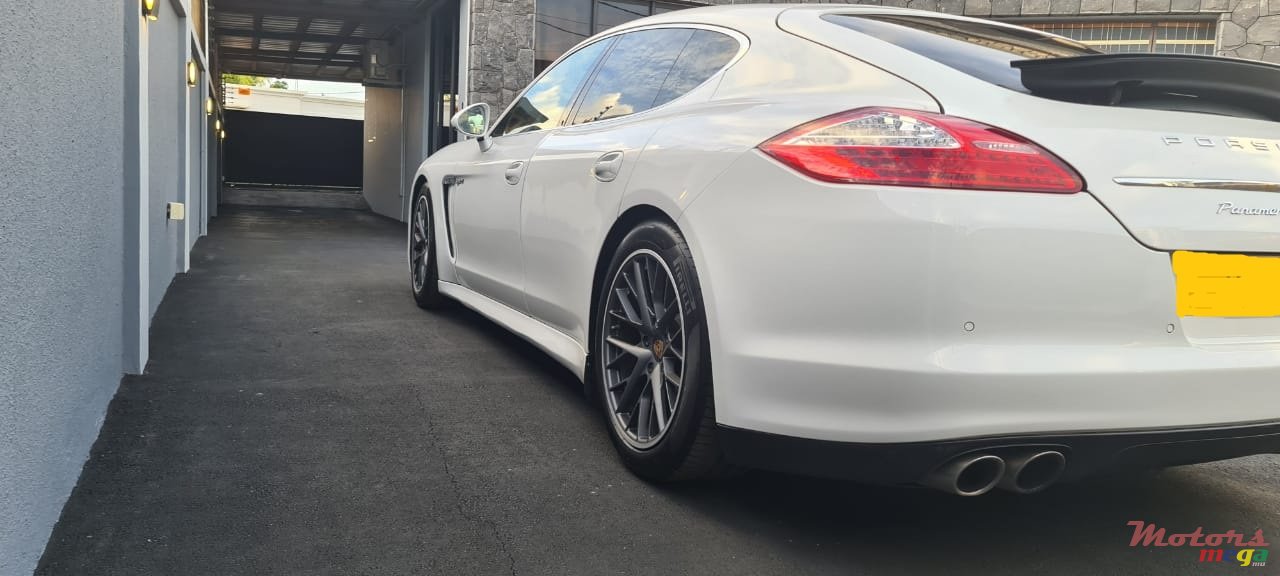 2012' Porsche Panamera photo #6