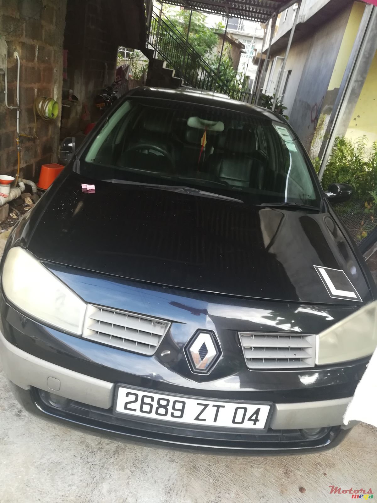 2004' Renault Megane photo #2