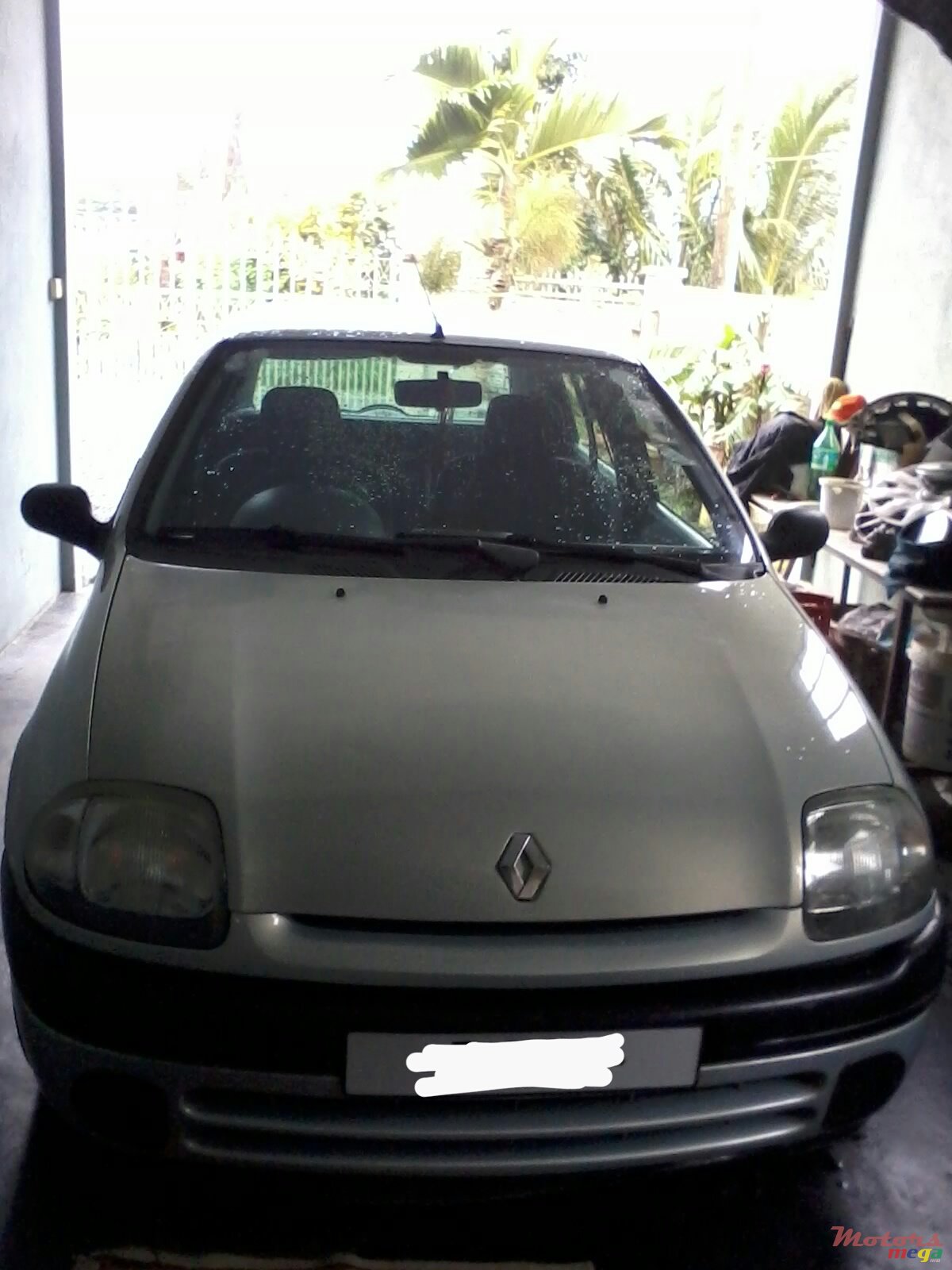 2001' Renault Clio photo #1