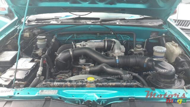 1998' Isuzu 4x4 photo #2