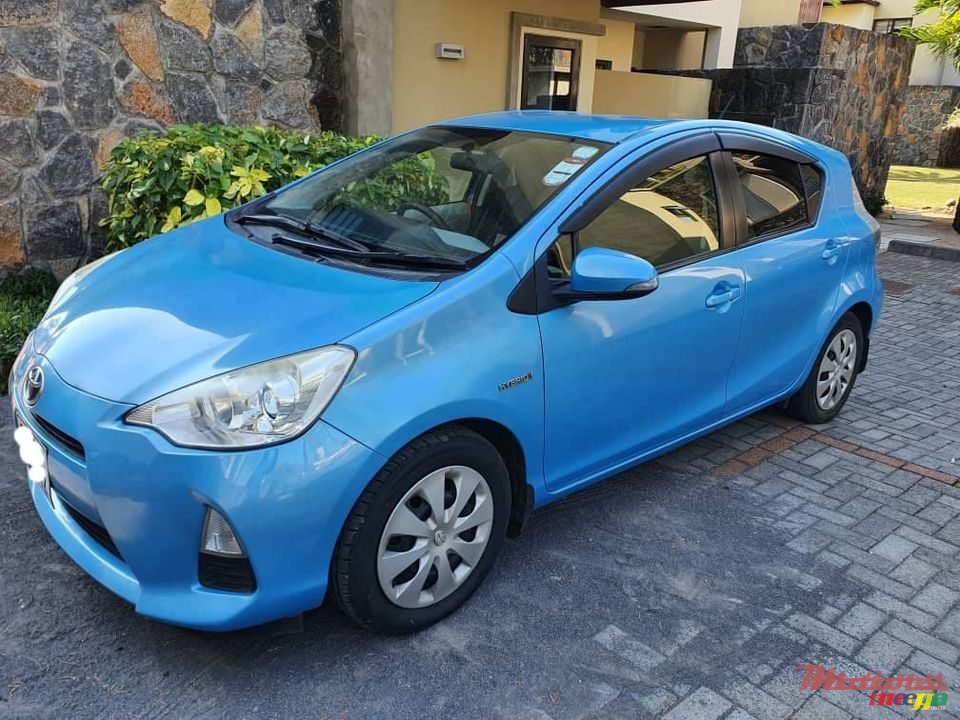 2012' Toyota Aqua photo #1