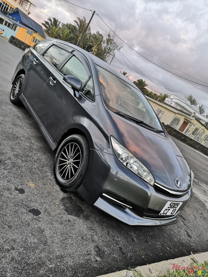 2013' Toyota Wish Sport version photo #2