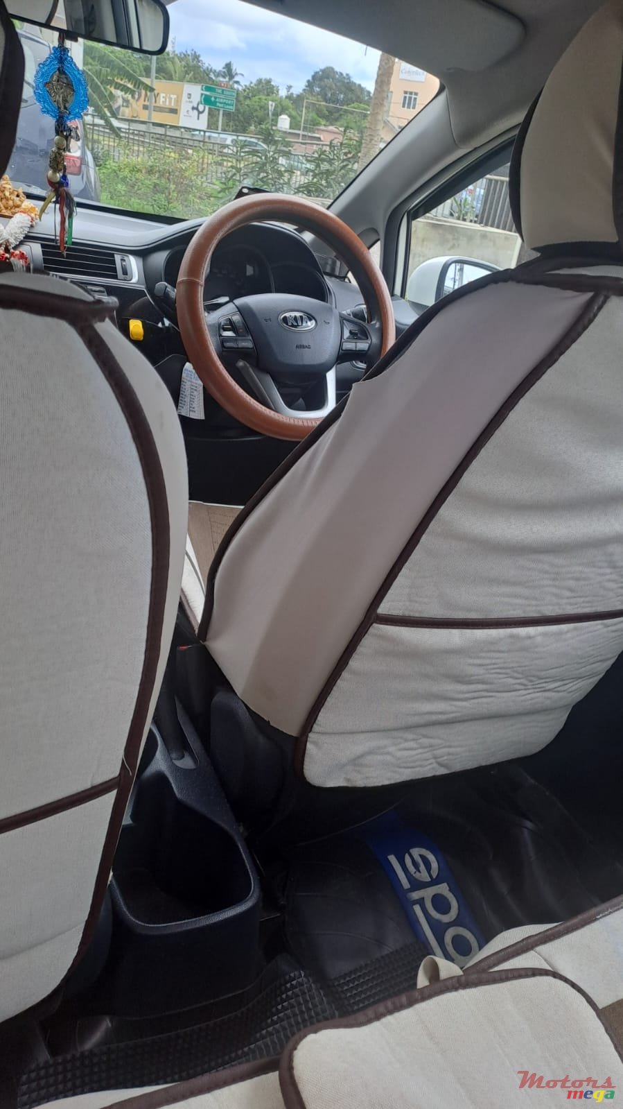 2015' Kia Rio photo #5