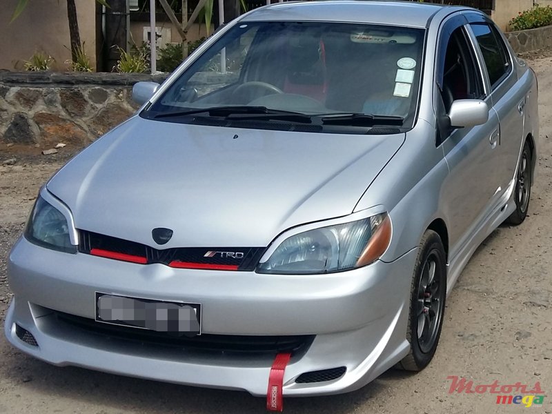 2001' Toyota Platz photo #1