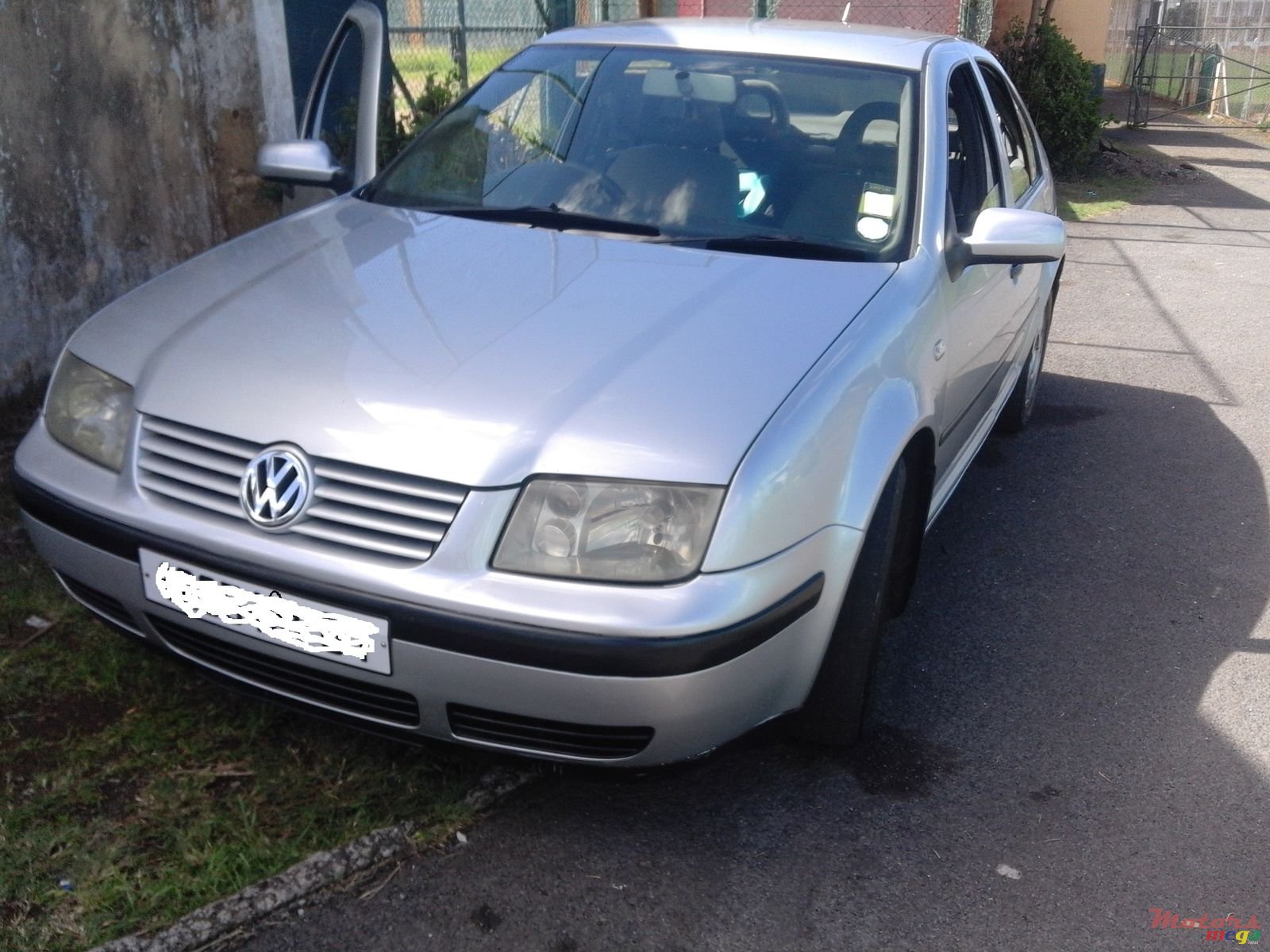 2001' Volkswagen Bora photo #1