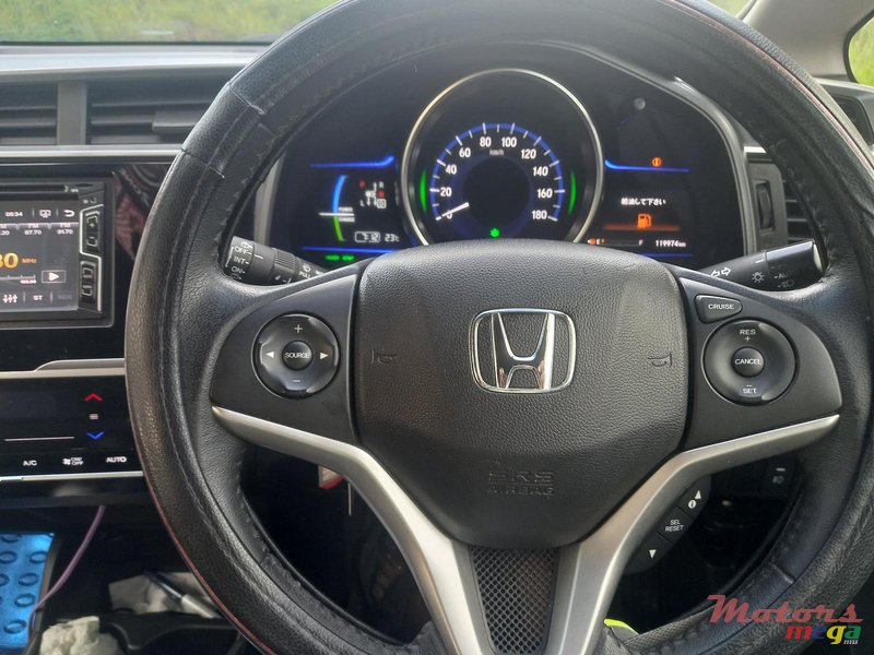 2015' Honda Fit Hybrid photo #6