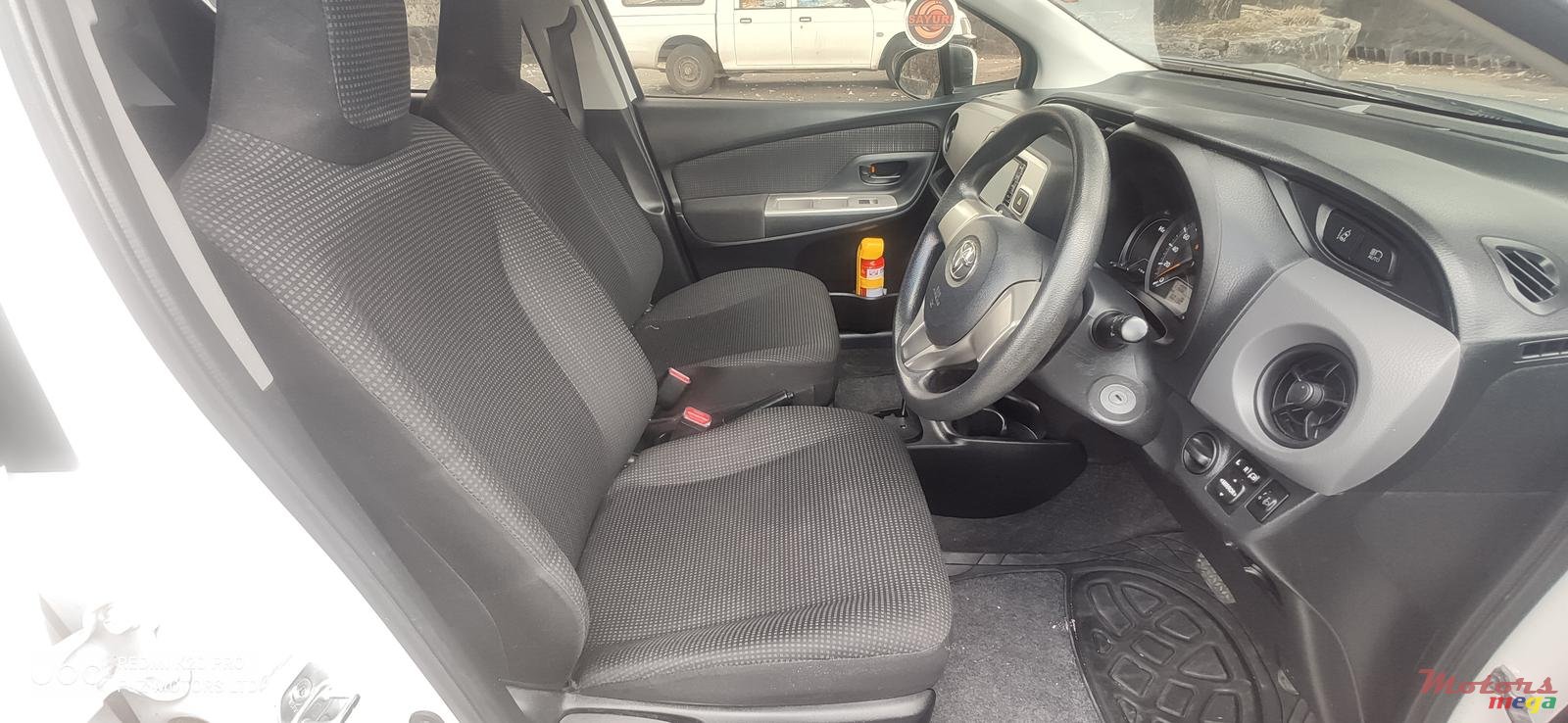 2015&#x27; Toyota Vitz 1000cc photo #7