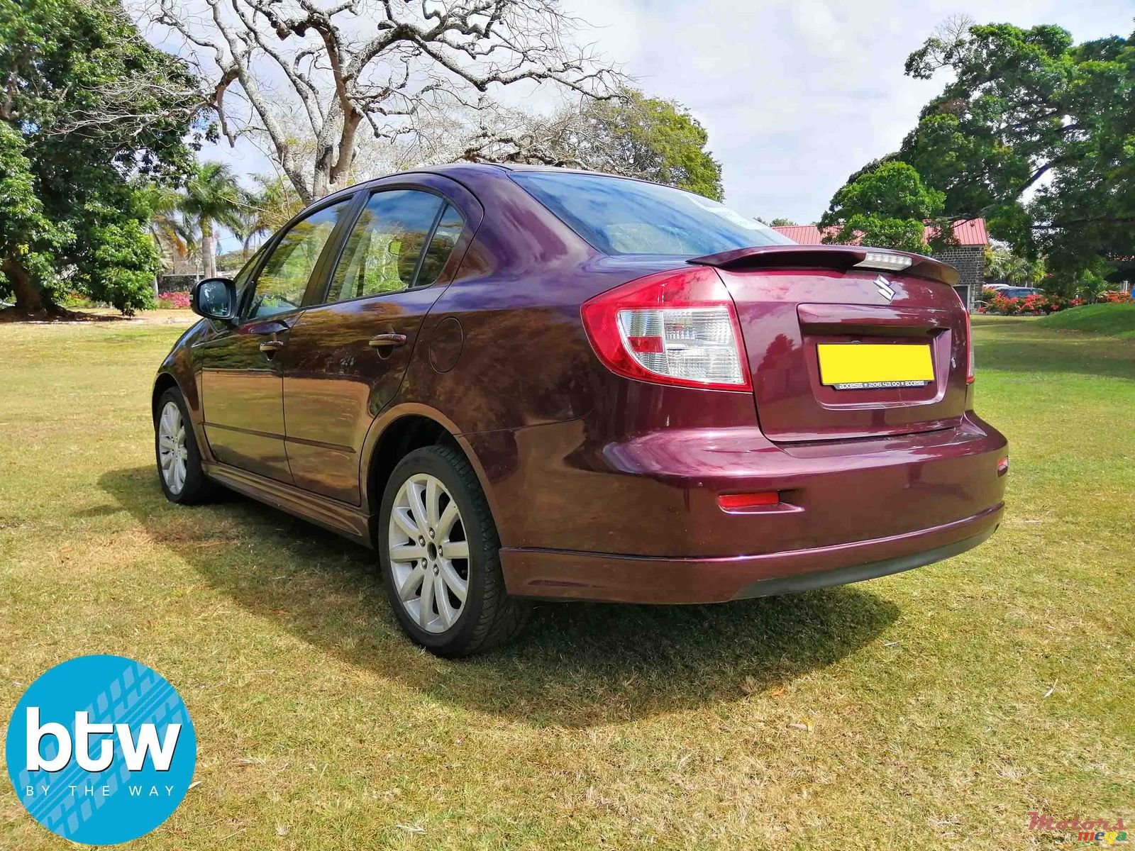 2011' Suzuki SX4 photo #2