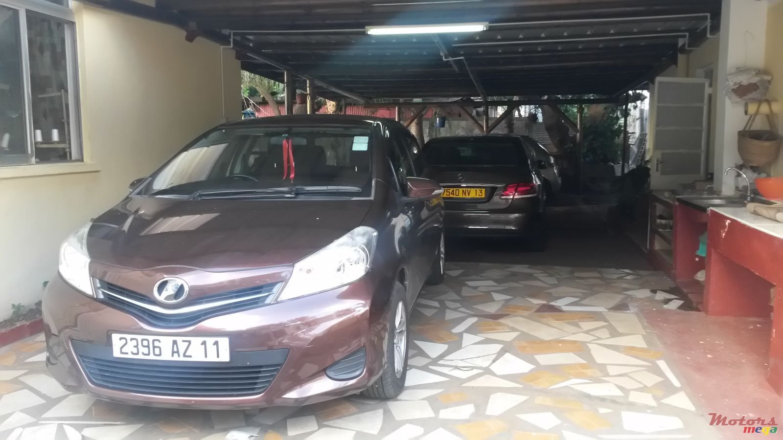 2011' Toyota Vitz photo #3