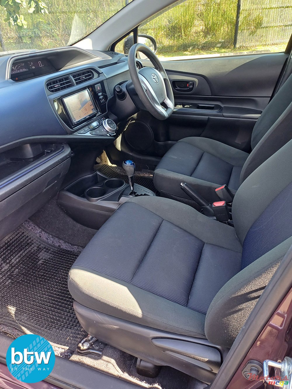 2015' Toyota Aqua photo #5