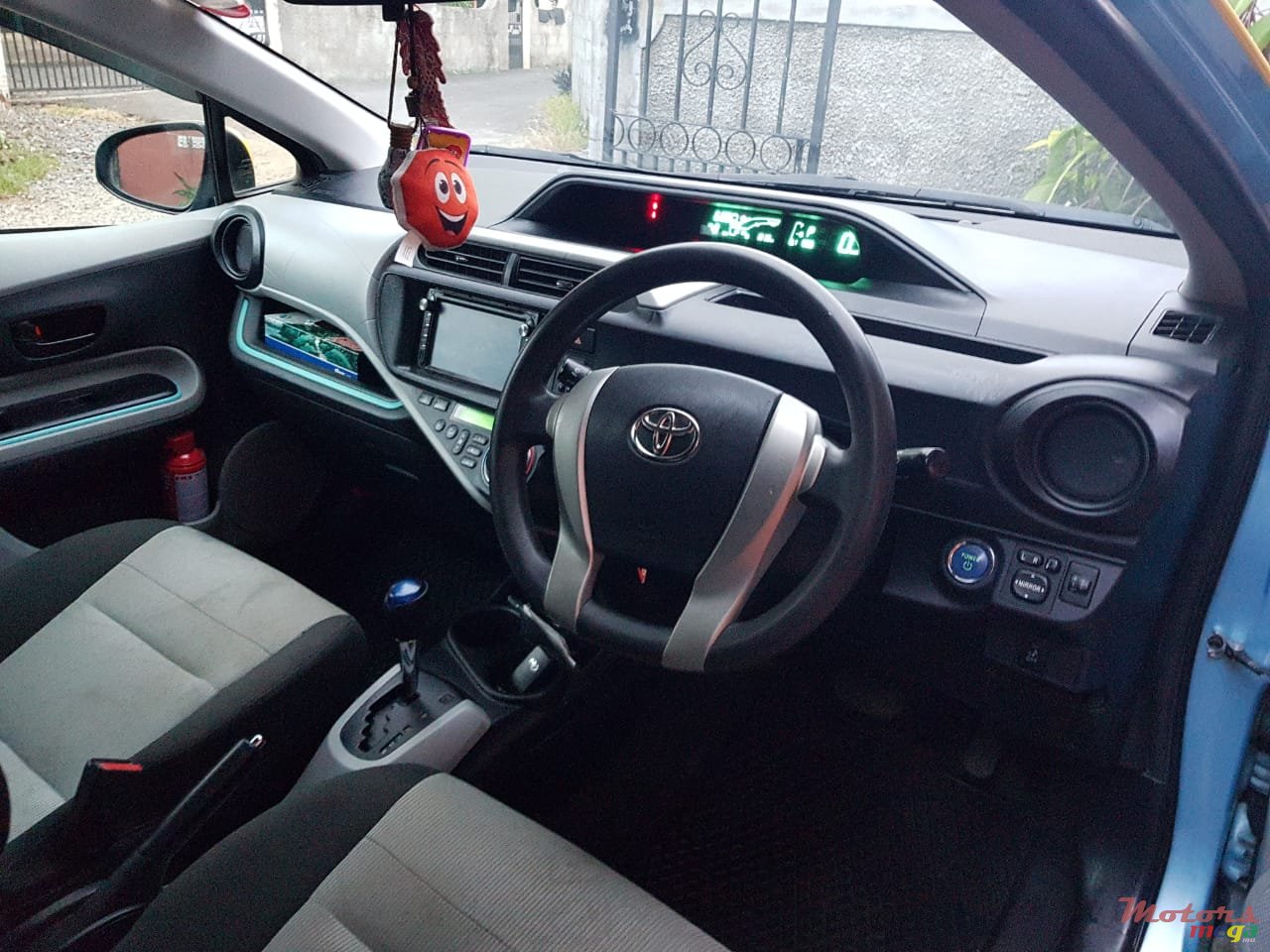 2012' Toyota Aqua photo #1