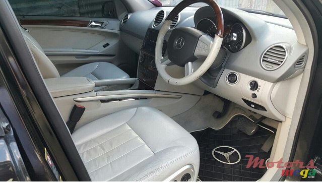 2005' Mercedes-Benz ML 320 photo #2